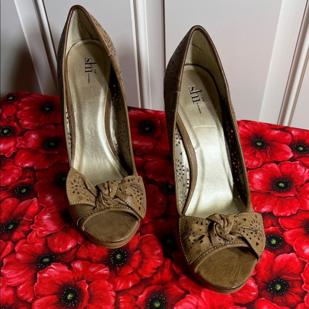 Shi by JOURNEYS Tan Bow Peep Toe Heels